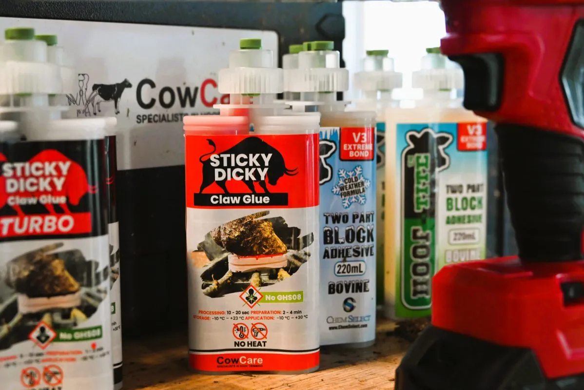 Best Cow Hoof Trimming Equipment in 2026 1 best cow hoof glues