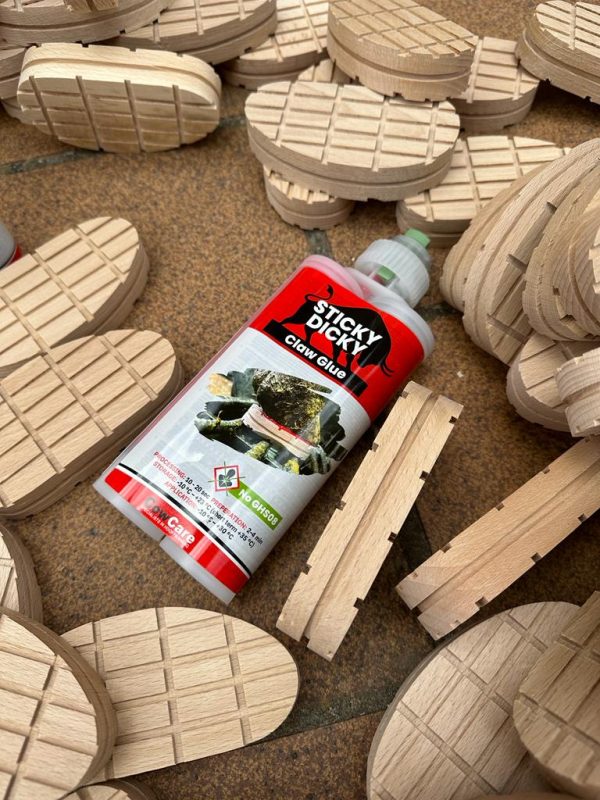 sticky dicky hoof glue between hoof blocks